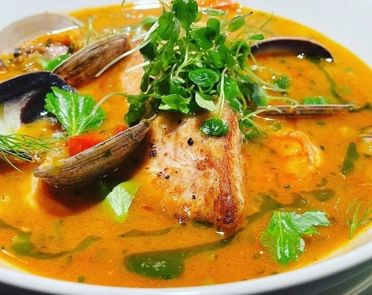 Paia mahimahi bouillabaise